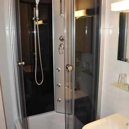 Acacia Hotel 2*